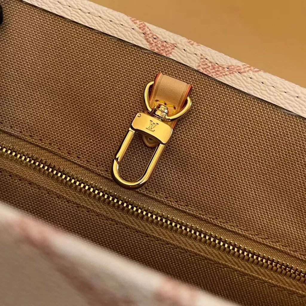Louis Vuitton Onthege small shopping bag