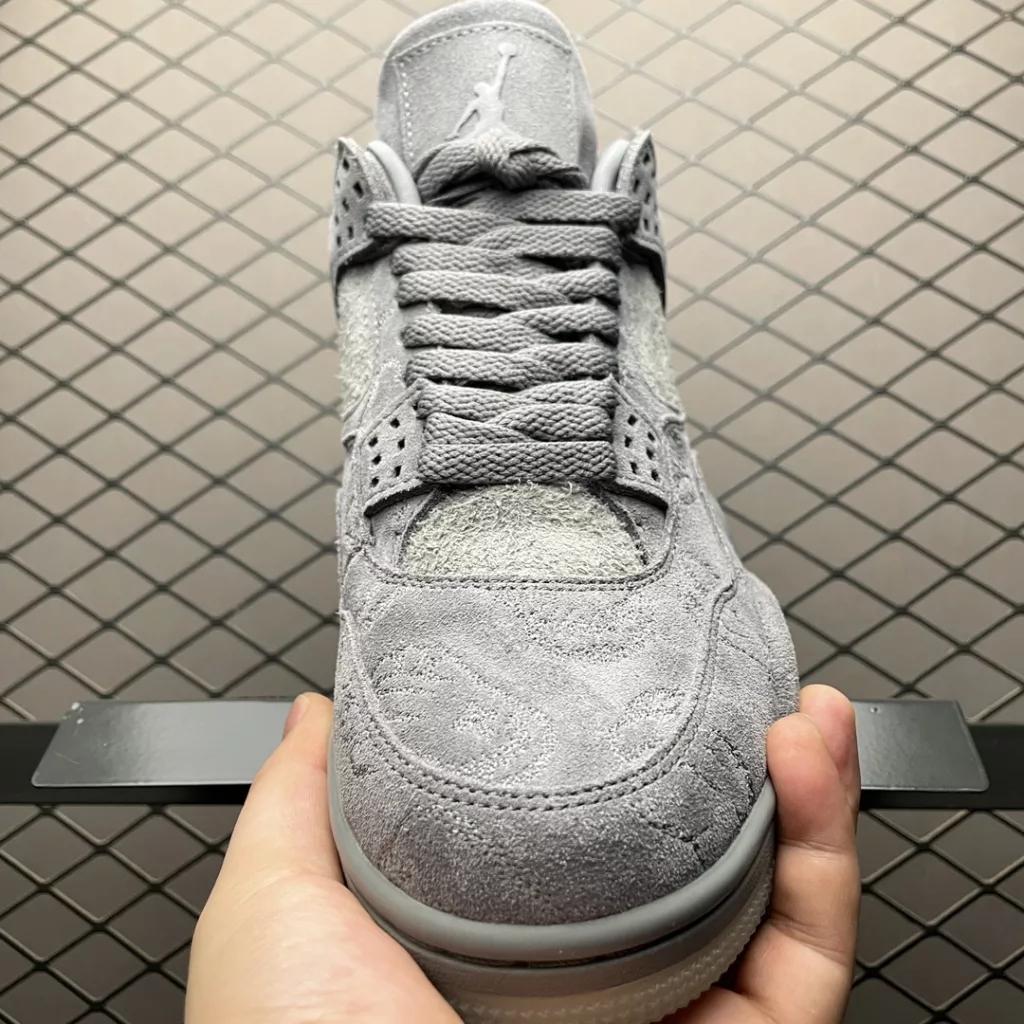 Kaws x Air Jordan 4       size:40-47.5