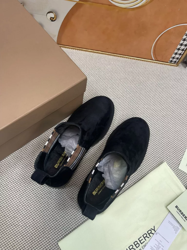 Burberry Chelsea Martens