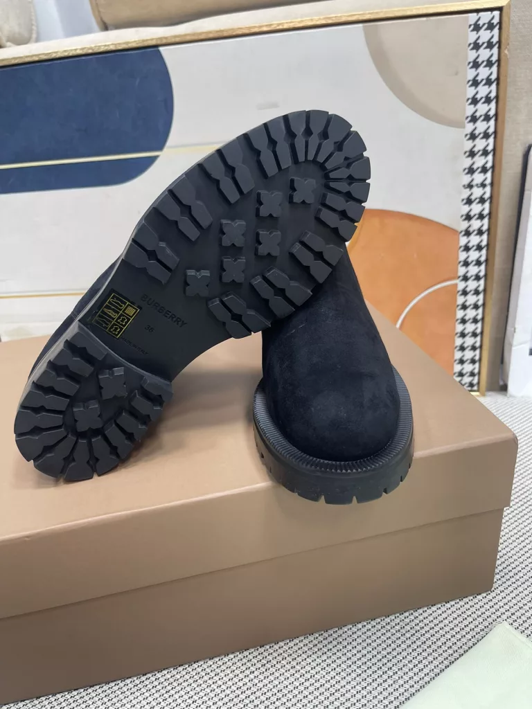 Burberry Chelsea Martens