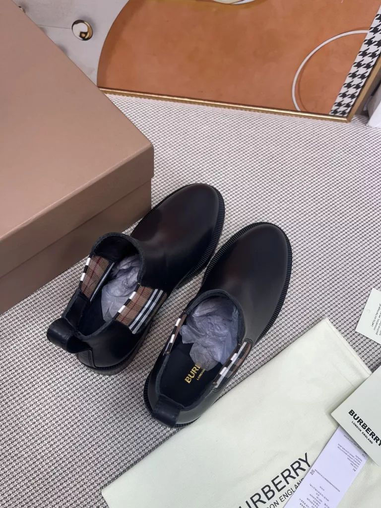 Burberry Chelsea Martens