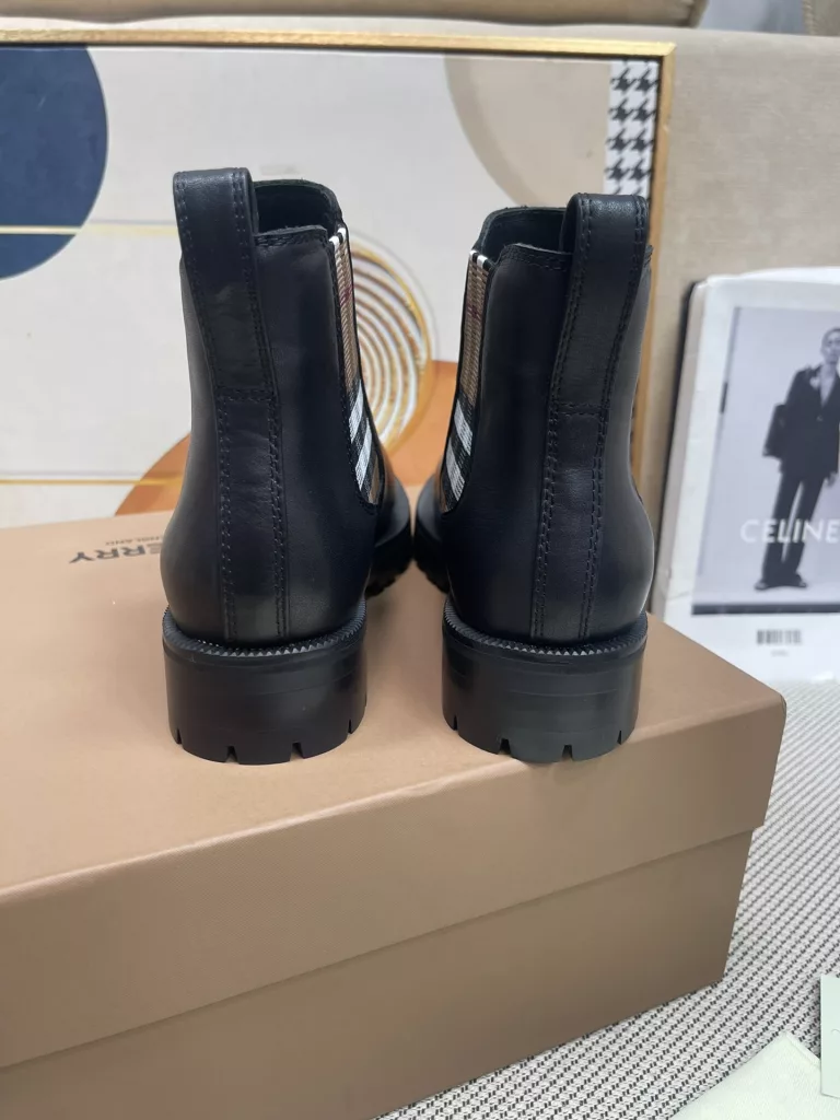 Burberry Chelsea Martens