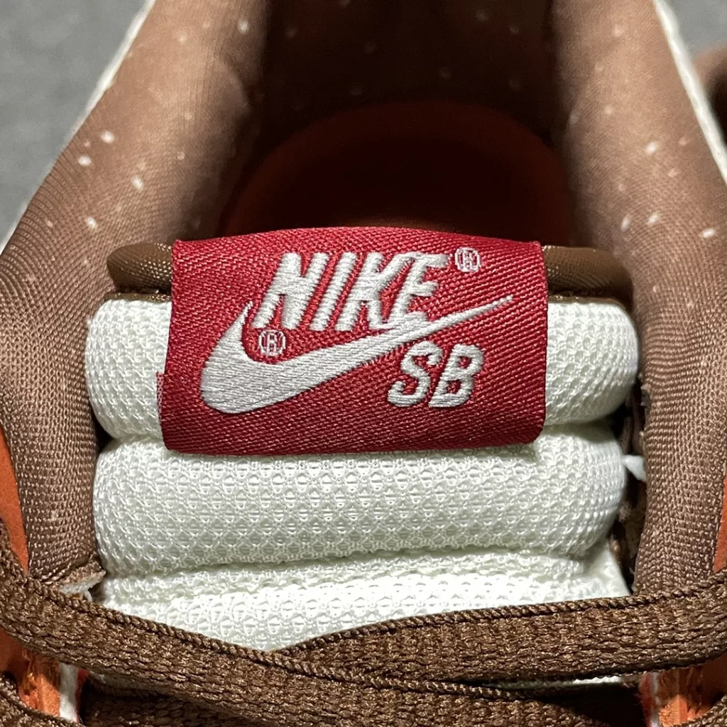 NIKE SB DUNK LOW