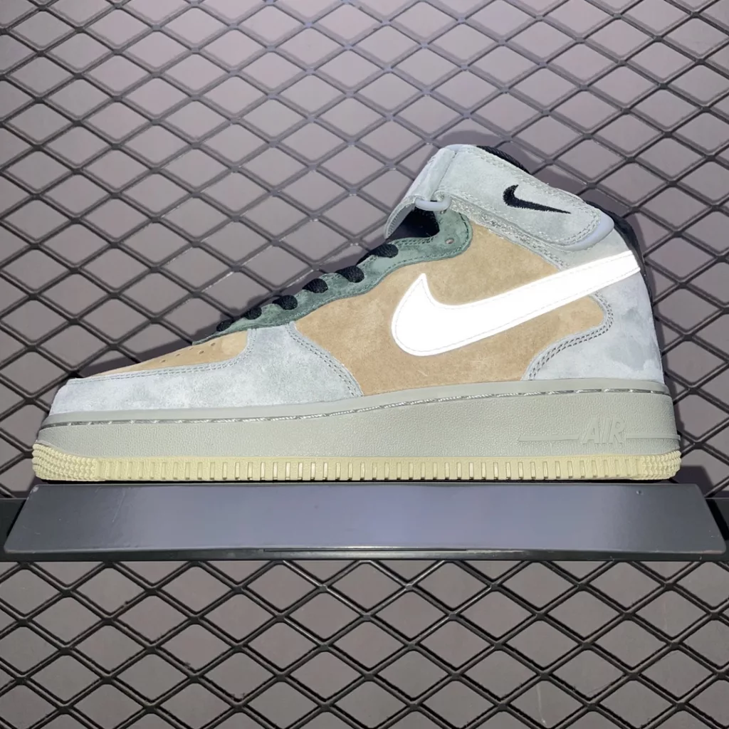 NIKE Air Force 1 MID