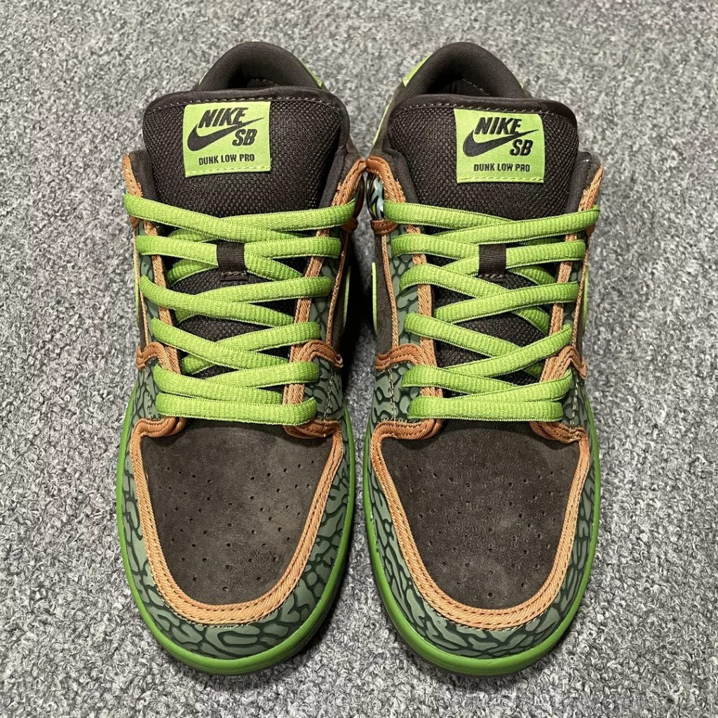 NIKE  SB Dunk Low 