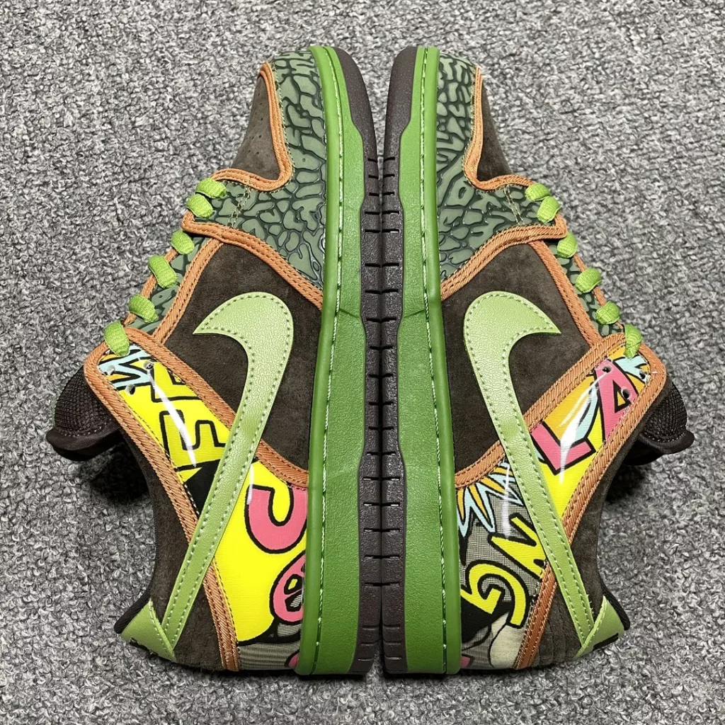 NIKE  SB Dunk Low 