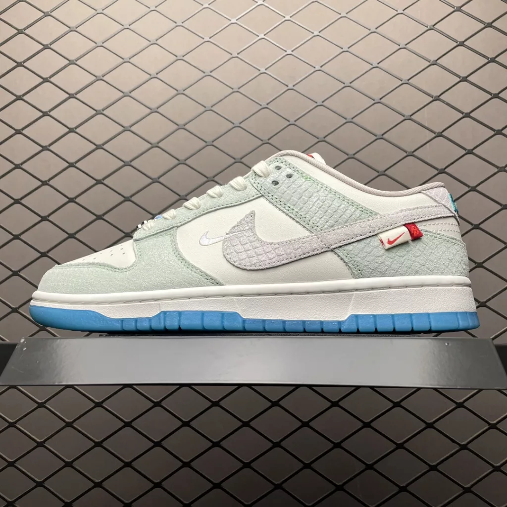 NIKE Dunk Low