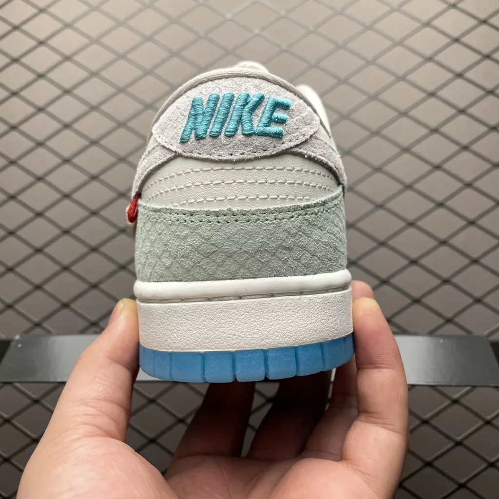 NIKE Dunk Low