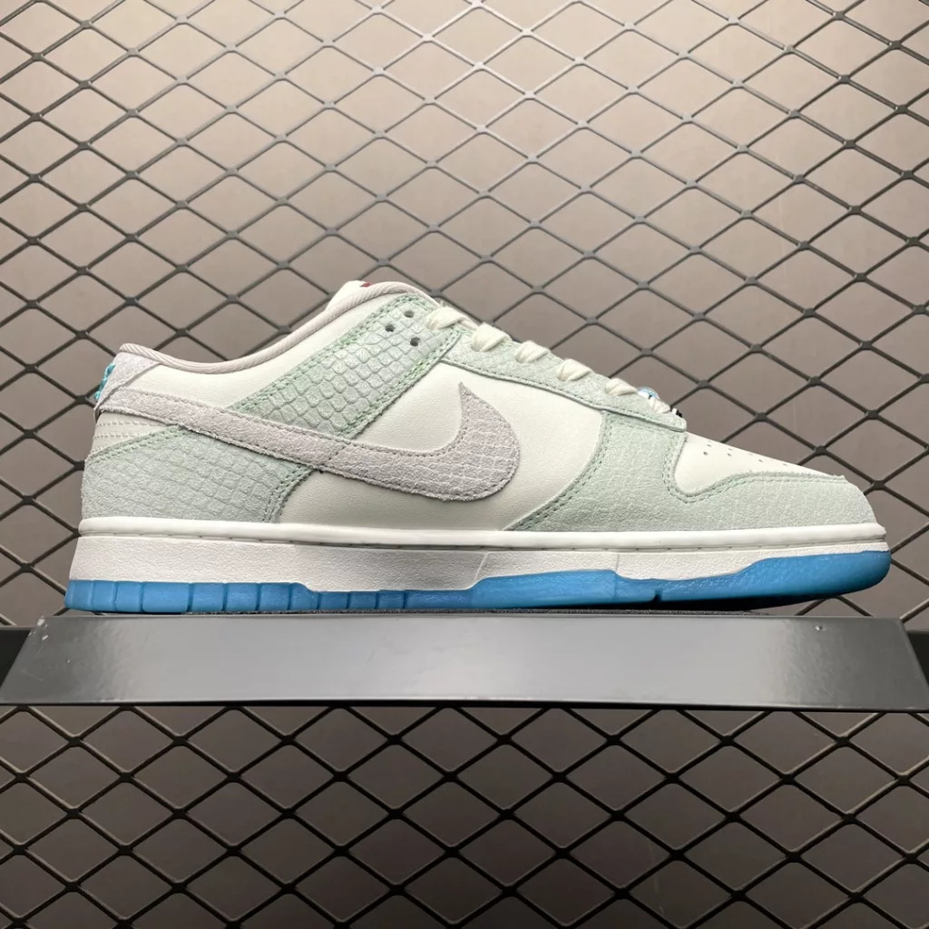 NIKE Dunk Low