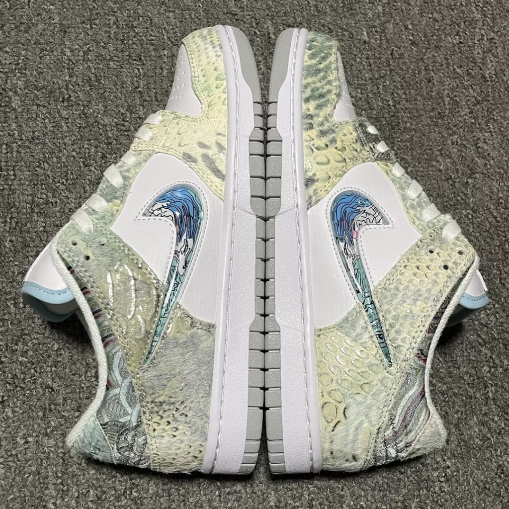 Nike Dunk low CNY Loong Year.