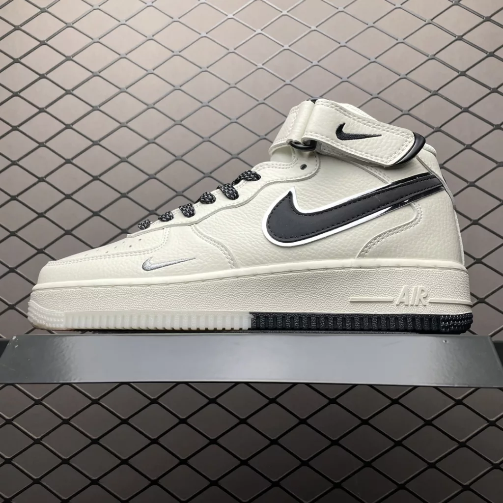 NIKE Air Force 1 MID