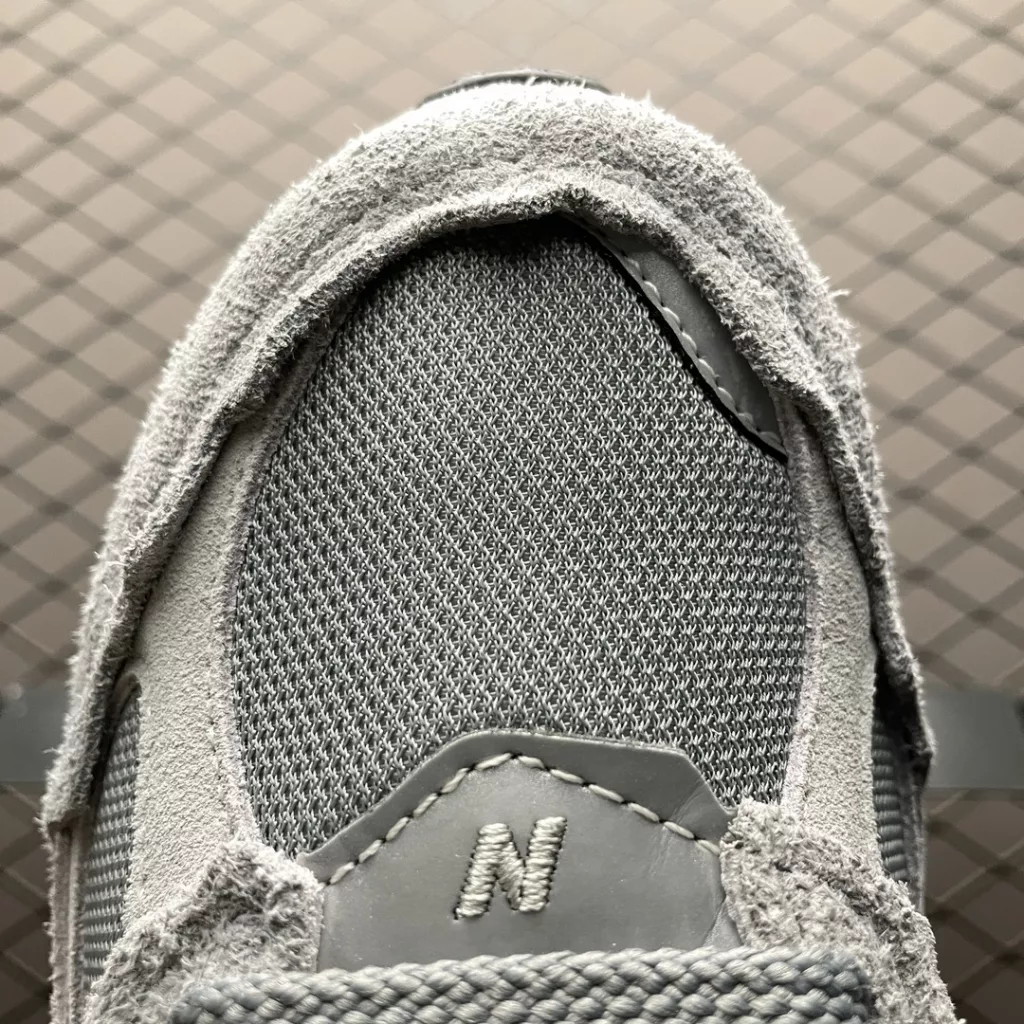 New Balance NB 2002R