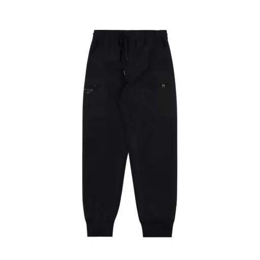Prada side pocket triangle logo casual trousersHigh-end quality choice… a versatile trousers with elastic waist drawstring and casual sweatpants,It is also an indispensable matching artifact in men's wardrobe, and it is a practical classic style!The design style of the whole casual trousers is simple and fashionable, which is very in line with the low-luxury style setting,It is skin-friendly, easy to wear, and full of details! Classic P triangle logo design!This pair of trousers is made of high-quality cotton fabric, which is comfortable, soft and delicate, and has a good vertical sense.The surface has a bright and clear texture, which looks very textured, and it is full of high-end charm.First-class and exquisite straight-tube cutting, the line is delicate and smooth,Casual and casual pants that look good no matter how they are matched, hurry up and buy them if you like them, good goods don't wait.