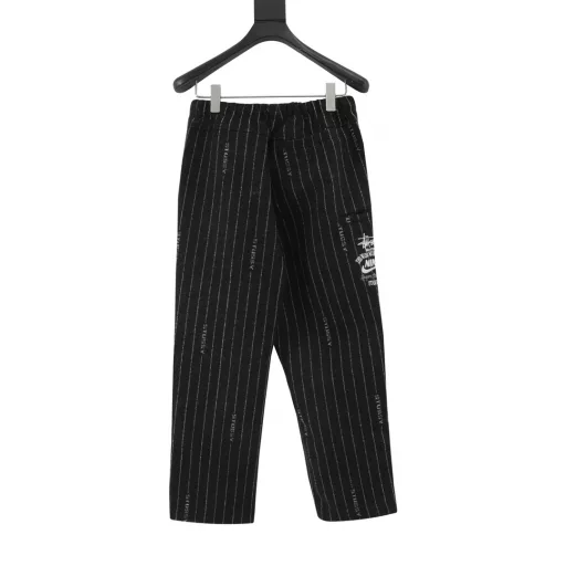 Nike x Stussy SS23 wool striped straight long casual pants. It took two months to customize the fabric. The original version is the same (including wool). Seiko version. The details are top. The fabric is thick. Every detail is perfect. The clothes and pants can be purchased separately and matched by yourself. Let the fashion experts have more choices. There is no pressure to wear one in winter. The upper body is low-key, exquisite, capable and stylish. Three-dimensional cutting optimizes the body shape. The craftsmanship of the big factory is exquisite workmanship and fine stitching. The same style for men and women. No dead angle detail control. Truly achieve the original quality