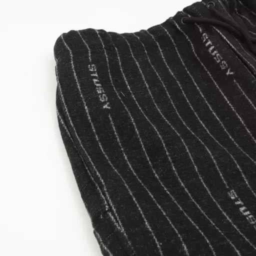 Nike x Stussy SS23 wool striped straight long casual pants. It took two months to customize the fabric. The original version is the same (including wool). Seiko version. The details are top. The fabric is thick. Every detail is perfect. The clothes and pants can be purchased separately and matched by yourself. Let the fashion experts have more choices. There is no pressure to wear one in winter. The upper body is low-key, exquisite, capable and stylish. Three-dimensional cutting optimizes the body shape. The craftsmanship of the big factory is exquisite workmanship and fine stitching. The same style for men and women. No dead angle detail control. Truly achieve the original quality