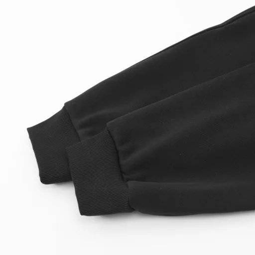 Louis Vuitton 24Fw hollow embroidered logo plush trousersPlump plush and thickened 480g pearl composite velvet, the velvet is delicate and soft, as if touching the clouds, protecting the legs from the cold and firmly locking in warmth. Its tailoring craftsmanship is exquisite, and it fits the legs perfectly when worn, and it is flexible and free when exercising without any sense of restraint. The soft drawstring at the waist makes it comfortable to wear, the front panel is embroidered with large LV letters to identify the brand identity, and the back panel has a signature reverse label. The application of stretch fabric ensures freedom of movement even in thick winter clothes, and the drawstring head with customized brand logo is a versatile item for work, daily life, leisure, home, and sports. It has 3 complete labels and is a hot item! The same style for men and women.