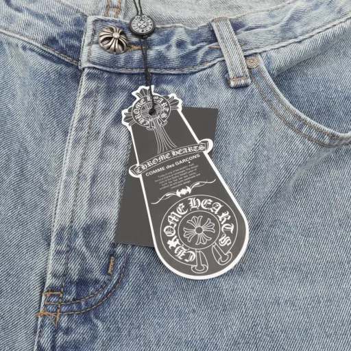 Chrome Hearts Flared Destroyed Leather JeansLos Angeles only! Countertop W level, patchwork cross flower embellishment, washed jeans!Absolutely high-end luxury product, a super popular product of god-level single product, top-level heavy craftsmanship, a magic weapon that cannot be missed!