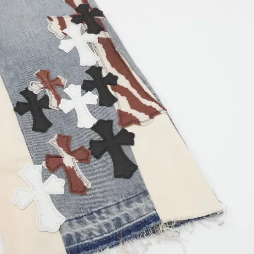 Chrome Hearts Flared Destroyed Leather JeansLos Angeles only! Countertop W level, patchwork cross flower embellishment, washed jeans!Absolutely high-end luxury product, a super popular product of god-level single product, top-level heavy craftsmanship, a magic weapon that cannot be missed!