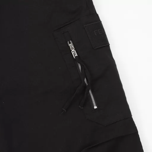 Fendi FD label work pantsCustomized elastic exclusive mercerized cotton, using imported machine embroidery technology, using advanced computer control system and precision mechanical parts to achieve operation, high precision, template machine pocket opening, preset template to guide the position, shape and size of the pocket opening to ensure the effect, the five-eyelet buttonholes are all manually positioned and hand-sewn, ferment-washed fabric, fabric treated with special chemicals, will show a natural fading effect after washing, loose version