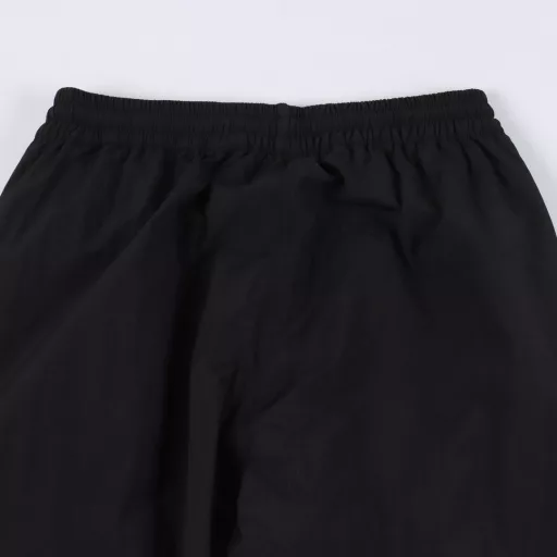 Balenciaga BLCG 24SS catwalk style 3B embroidered all-black sports suit trousersLight luxury, a must-have item for men and women's daily commuting wear, correct version, welcome to compareDetailed features· Custom recycled nylon fabric, slightly wrinkled process· Fabric is waterproof coated· Lining is made of three-level polyester bird's eye mesh· OS ultra-loose silhouette design· Side zipper pocket, small high stand-up collar design· Open mold custom hardware zipper, double pull head design for jackets· Side zipper pockets on trousers· 3B Logo embroidered by Tajima high-speed embroidery machine, three-dimensional and full· Original main label, washed tag, brand packaging