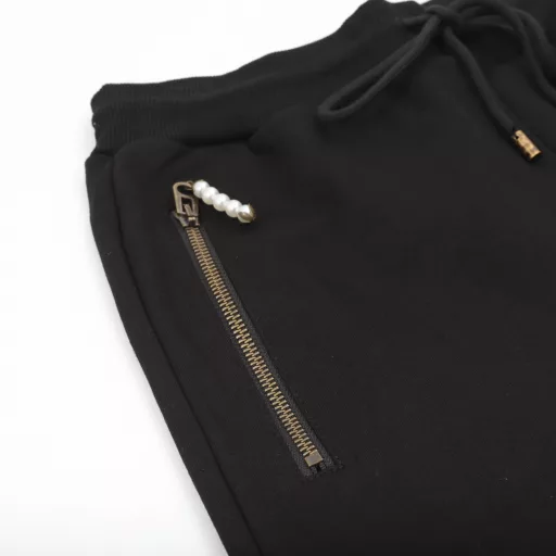 Louis Vuitton Pearl Drop SweatpantsTechnical Cotton Pearl Embellished SweatpantsThese stylish sweatpants from the Spring/Summer 2024 runway show are embellished with sophisticated details for a casual and sophisticated look. Made from midnight blue percale technical cotton, they feature side pockets with pearl-detailed zipper pulls and can be worn with a pearl-embellished hoodie.