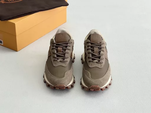 Tods_New casual shoes, the same style as Xiao Zhan! Sports Forrest Gump shoes.The most eye-catching thing about this shoe is the extremely high color saturation! The rich color + contrast stitching design is full of sunshine and vitality. This power can even infect people around you, making people feel happy and dynamic.The material is made of calfskin and nylon fabric, which inherits the classic of sports shoes and gives them a modern concept. The shoe is lined with elastic air cushions! It is very comfortable to wear! The sole and heel are made of large rubber peas, which are designed in one go with the shoe body, stable, light and more elastic! While maintaining energy, it can help the feet buffer, which can meet any daily wear and match. Comfort and elegance coexist. This style should not be missed this season.