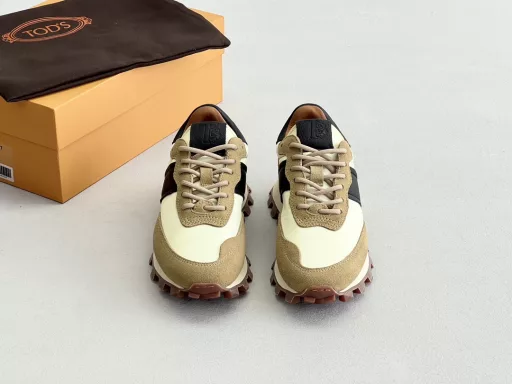 Tods_New casual shoes, the same style as Xiao Zhan! Sports Forrest Gump shoes.The most eye-catching thing about this shoe is the extremely high color saturation! The rich color + contrast stitching design is full of sunshine and vitality. This power can even infect people around you, making people feel happy and dynamic.The material is made of calfskin and nylon fabric, which inherits the classic of sports shoes and gives them a modern concept. The shoe is lined with elastic air cushions! It is very comfortable to wear! The sole and heel are made of large rubber peas, which are designed in one go with the shoe body, stable, light and more elastic! While maintaining energy, it can help the feet buffer, which can meet any daily wear and match. Comfort and elegance coexist. This style should not be missed this season.
