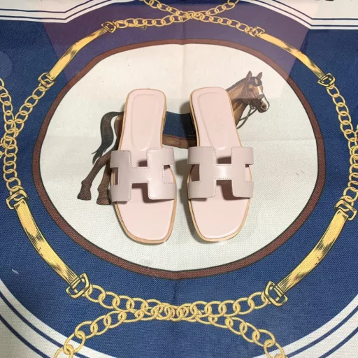 H's 2024SS🤷‍♂️Flat-heeled tasseled H canvas sandals, classic 