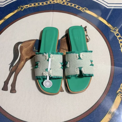 H's 2024SS🤷‍♂️Flat-heeled tasseled H canvas sandals, classic 