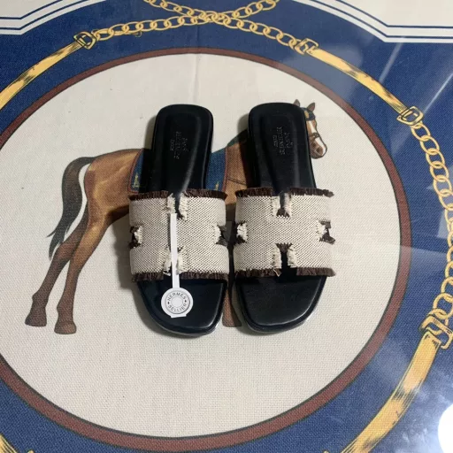 H's 2024SS🤷‍♂️Flat-heeled tasseled H canvas sandals, classic 