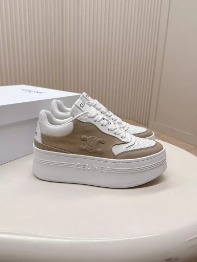 Celine 2025 new casual shoes sports shoes, sneakers, white shoes, a pair of shoes full of street style, continuing the classic design is very good. This shoe has its own unique design, the leather upper is very easy to take care of, the pine thick sole increases height and makes it look thinner, it is unique and unique, the LOGO on the side and the heel makes it simple and harmonious, a perfect pair of white shoes~~Upper cowhideInner breathable mesh lining Original TPU outsole