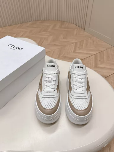 Celine 2025 new casual shoes sports shoes, sneakers, white shoes, a pair of shoes full of street style, continuing the classic design is very good. This shoe has its own unique design, the leather upper is very easy to take care of, the pine thick sole increases height and makes it look thinner, it is unique and unique, the LOGO on the side and the heel makes it simple and harmonious, a perfect pair of white shoes~~Upper cowhideInner breathable mesh lining Original TPU outsole