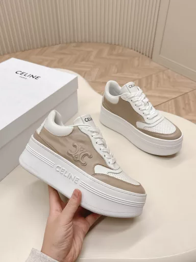 Celine 2025 new casual shoes sports shoes, sneakers, white shoes, a pair of shoes full of street style, continuing the classic design is very good. This shoe has its own unique design, the leather upper is very easy to take care of, the pine thick sole increases height and makes it look thinner, it is unique and unique, the LOGO on the side and the heel makes it simple and harmonious, a perfect pair of white shoes~~Upper cowhideInner breathable mesh lining Original TPU outsole