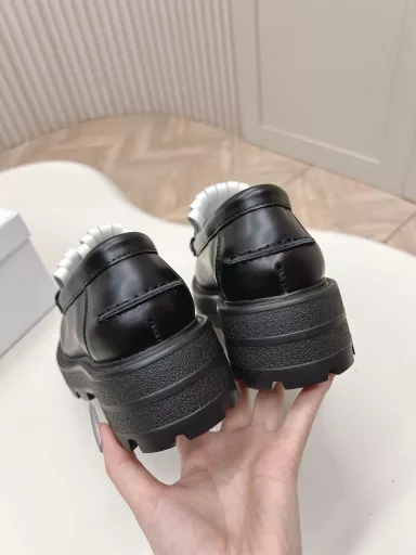 Dior Cruise 2025 Early Spring Series Loafers Tasseled Leather Shoes Classic Upgrade Full of vitality and fashion attitude Easy to play on the street Youthful cool fashion style Easy and casual elegance High-end luxury style Made of cowhide Original outsole Open mold original metal buckle