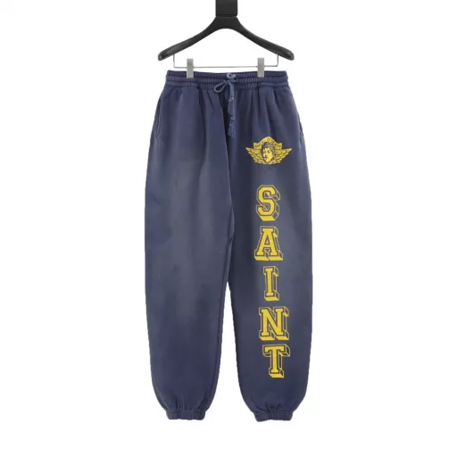 SAINT MICHAEL 24FW Angel Rebirth Printed PantsThe fabric is 480G100% pure cotton 16-weave double yarn lining plus long-staple cotton sweater fabric. After washing the garment, the weight of the fabric increases to about 500 grams. The cuffs and hem threads are 450G100% pure cotton threaded fabric dyed with no color difference. The garment is washed twice. The fabric is comfortable and skin-friendly without any strange feeling. The yarns of the main body fabric and thread are all fixed dyed. Fully automatic oval heating integrated printing machine 4-layer screen with digital direct printing One-piece printing edge without jagged edges Good printing color fastness Anti-washing water is not easy to crack All details are collectedThe cost of production has risen accordingly. The attitude is full of sincerity. What you see is what you get. The auxiliary materials are all customized
