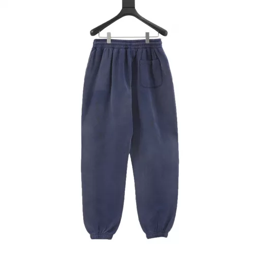 SAINT MICHAEL 24FW Angel Rebirth Printed PantsThe fabric is 480G100% pure cotton 16-weave double yarn lining plus long-staple cotton sweater fabric. After washing the garment, the weight of the fabric increases to about 500 grams. The cuffs and hem threads are 450G100% pure cotton threaded fabric dyed with no color difference. The garment is washed twice. The fabric is comfortable and skin-friendly without any strange feeling. The yarns of the main body fabric and thread are all fixed dyed. Fully automatic oval heating integrated printing machine 4-layer screen with digital direct printing One-piece printing edge without jagged edges Good printing color fastness Anti-washing water is not easy to crack All details are collectedThe cost of production has risen accordingly. The attitude is full of sincerity. What you see is what you get. The auxiliary materials are all customized