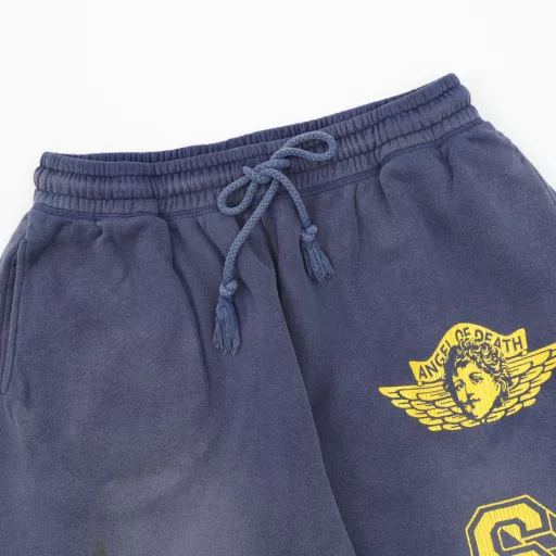 SAINT MICHAEL 24FW Angel Rebirth Printed PantsThe fabric is 480G100% pure cotton 16-weave double yarn lining plus long-staple cotton sweater fabric. After washing the garment, the weight of the fabric increases to about 500 grams. The cuffs and hem threads are 450G100% pure cotton threaded fabric dyed with no color difference. The garment is washed twice. The fabric is comfortable and skin-friendly without any strange feeling. The yarns of the main body fabric and thread are all fixed dyed. Fully automatic oval heating integrated printing machine 4-layer screen with digital direct printing One-piece printing edge without jagged edges Good printing color fastness Anti-washing water is not easy to crack All details are collectedThe cost of production has risen accordingly. The attitude is full of sincerity. What you see is what you get. The auxiliary materials are all customized
