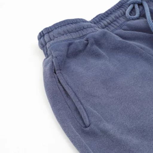 SAINT MICHAEL 24FW Angel Rebirth Printed PantsThe fabric is 480G100% pure cotton 16-weave double yarn lining plus long-staple cotton sweater fabric. After washing the garment, the weight of the fabric increases to about 500 grams. The cuffs and hem threads are 450G100% pure cotton threaded fabric dyed with no color difference. The garment is washed twice. The fabric is comfortable and skin-friendly without any strange feeling. The yarns of the main body fabric and thread are all fixed dyed. Fully automatic oval heating integrated printing machine 4-layer screen with digital direct printing One-piece printing edge without jagged edges Good printing color fastness Anti-washing water is not easy to crack All details are collectedThe cost of production has risen accordingly. The attitude is full of sincerity. What you see is what you get. The auxiliary materials are all customized