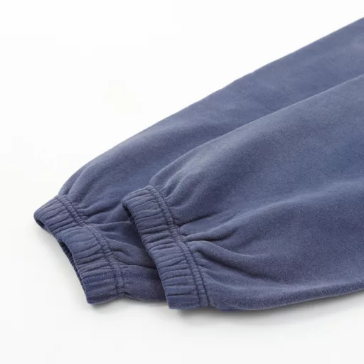 SAINT MICHAEL 24FW Angel Rebirth Printed PantsThe fabric is 480G100% pure cotton 16-weave double yarn lining plus long-staple cotton sweater fabric. After washing the garment, the weight of the fabric increases to about 500 grams. The cuffs and hem threads are 450G100% pure cotton threaded fabric dyed with no color difference. The garment is washed twice. The fabric is comfortable and skin-friendly without any strange feeling. The yarns of the main body fabric and thread are all fixed dyed. Fully automatic oval heating integrated printing machine 4-layer screen with digital direct printing One-piece printing edge without jagged edges Good printing color fastness Anti-washing water is not easy to crack All details are collectedThe cost of production has risen accordingly. The attitude is full of sincerity. What you see is what you get. The auxiliary materials are all customized