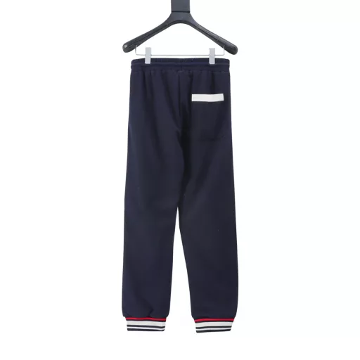 Gucci GG Embroidered Logo Patchwork LeggingsItalian customers supply top-grade custom-made garment fabrics, heavyweight high-density air layer pure cotton material, with powerful functional properties, extremely delicate and comfortable touch, excellent breathability and moisture absorption, clean and neat upper body, light and burden-free! The details are very outstanding, custom zipper opening and closing design, exclusive alloy custom zipper, light and mature color matching, suitable for various daily wear, high mix and match compatibility, suitable for a variety of occasions, street leisure, outdoor sports, etc., can perform very well, wardrobe business leisure excellent high attendance rate! It is a rare opportunity!