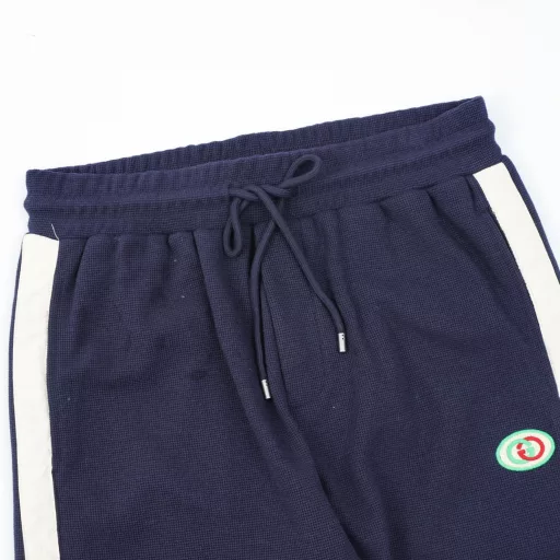 Gucci GG Embroidered Logo Patchwork LeggingsItalian customers supply top-grade custom-made garment fabrics, heavyweight high-density air layer pure cotton material, with powerful functional properties, extremely delicate and comfortable touch, excellent breathability and moisture absorption, clean and neat upper body, light and burden-free! The details are very outstanding, custom zipper opening and closing design, exclusive alloy custom zipper, light and mature color matching, suitable for various daily wear, high mix and match compatibility, suitable for a variety of occasions, street leisure, outdoor sports, etc., can perform very well, wardrobe business leisure excellent high attendance rate! It is a rare opportunity!