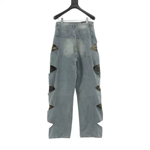 Balenciaga Knife-cut Camouflage Double-layer JeansFabric: Custom-woven and dyed raw cloth, denim, very high-quality texture! Double-layer fabric, custom camouflage twill cotton lining, pure cotton comfortable texture fabric!Craftsmanship: Embroidery, tearing, cutting, grinding, and destruction. There are many craftsmanship, all of which are handmade by workers, and they are restored one by one.Auxiliary materials and hardware are customized and molded one by oneLoose version, suitable for both men and women!