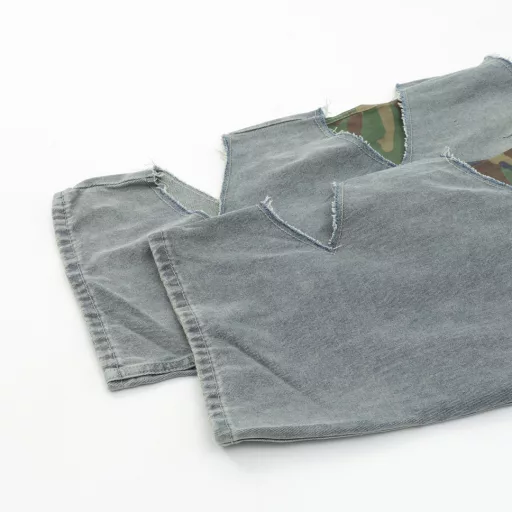 Balenciaga Knife-cut Camouflage Double-layer JeansFabric: Custom-woven and dyed raw cloth, denim, very high-quality texture! Double-layer fabric, custom camouflage twill cotton lining, pure cotton comfortable texture fabric!Craftsmanship: Embroidery, tearing, cutting, grinding, and destruction. There are many craftsmanship, all of which are handmade by workers, and they are restored one by one.Auxiliary materials and hardware are customized and molded one by oneLoose version, suitable for both men and women!