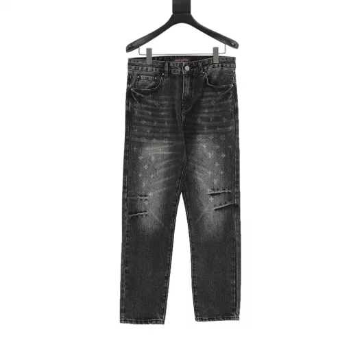 Louis Vuitton back pocket western jeans. The most awesome jeans made so far this year. Heavy washing process, with many hidden details. The main pants this time are too perfect in both the version and the upper body. It is better to make 20 short sleeves. The fabric is 12.2 ounces of high-quality denim. Only when the denim is over 12 ounces can it have the unique high-end texture of denim. After washing several times, I am very satisfied with the proofing. The upper body is super handsome, the embroidery is full and three-dimensional, the texture is delicate, and it is self-contained, full of visual sense!