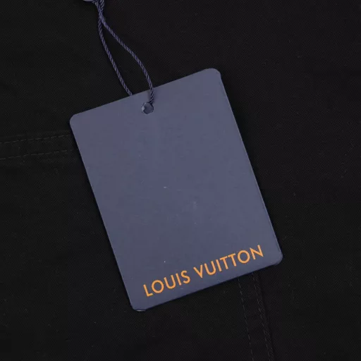 LOUIS VUITTON LV pocket embroidered label work pantsCustomized silky fine cotton, imported machine embroidery technology + yarn velvet technology, by applying fine velvet on the surface of the fabric, the velvet material is evenly applied to the surface of the fabric, the touch is softer and warmer, the yarn velvet technology forms a fine velvet layer on the surface of the fabric, soft light washing technology, customized accessories, loose version