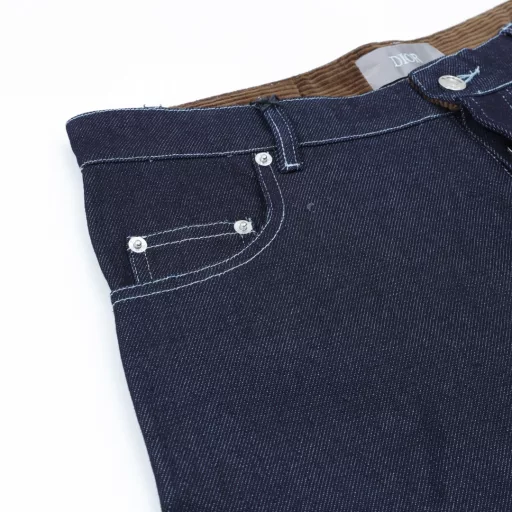 Dior Archives Labels embroidered denim trousersThe new 24ss jeans are from the Dior Archives Labels collection, a new take on a classic. Crafted from navy blue cotton twill, they feature an embroidered Dior Archives Labels logo on the back, a new interpretation of the Dior brand label. Wear with a jacket and shirt from the collection