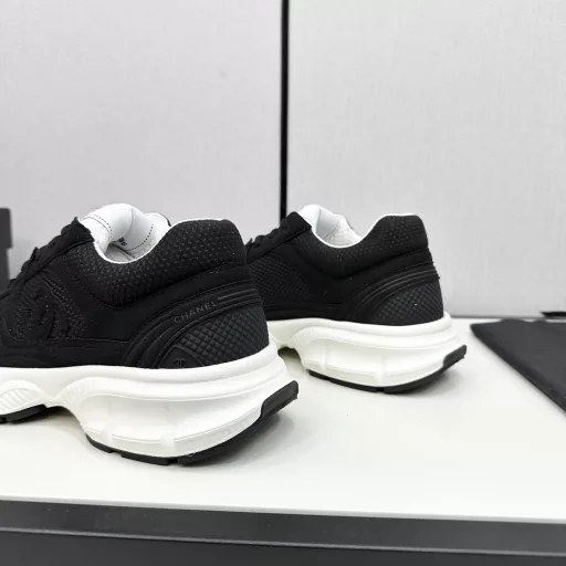 CHANE thick-soled panda sneakersChanel 2025ss popular panda shoes🐼Color matching thick-soled casual sneakersSynchronized with counters Very popular in counters A very hard-to-buy shoe The most popular thick-soled panda shoes on the Internet It is conceivable that Chanel fans cannot miss it. The combination of beauty and comfort Simple and versatile white shoes Thick soles increase height Super versatile, buy it with your eyes closed😍Whoever wears it will look good