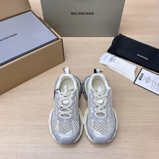 Balenciaga Phantom Sneaker 3xl New Diamond Edition Balenciaga New Distressed 3XL Tenth Generation Beige Distressed Trendy Running Shoes While continuing the Track Trainer outdoor silhouette and complex upper structure, the new version adds a transparent belt component at the heel position, making the whole shoe look more retro.Packaging: Full set of original packaging and reinforced airplane box packaging!
