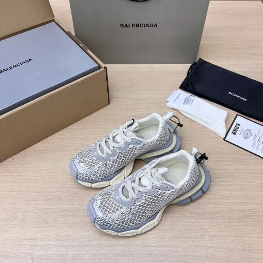 Balenciaga Phantom Sneaker 3xl New Diamond Edition Balenciaga New Distressed 3XL Tenth Generation Beige Distressed Trendy Running Shoes While continuing the Track Trainer outdoor silhouette and complex upper structure, the new version adds a transparent belt component at the heel position, making the whole shoe look more retro.Packaging: Full set of original packaging and reinforced airplane box packaging!