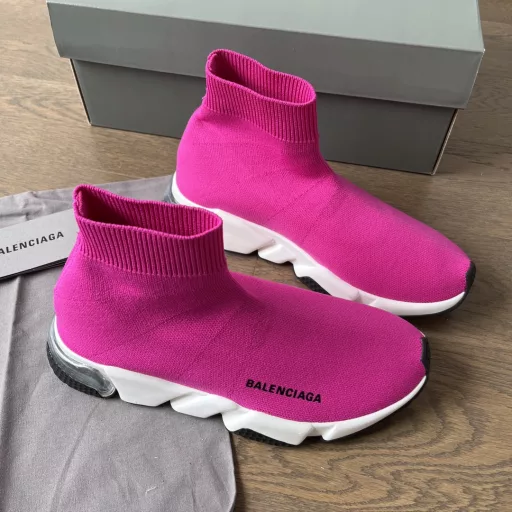 BALENCIAGA Parisian woolen flying knit boots upgraded version launched Speed ​​version brand new socks shoes original goods absolutely not the general versionThe socks can completely cover the instep and ankle,The upper is the original flying knit one-piece molding technology seamless shoe sole changed to 5-piece midsole with excellent rebound and comparison feeling, absolutely no ordinary rubber soles on the market. Sole relief full set packaging